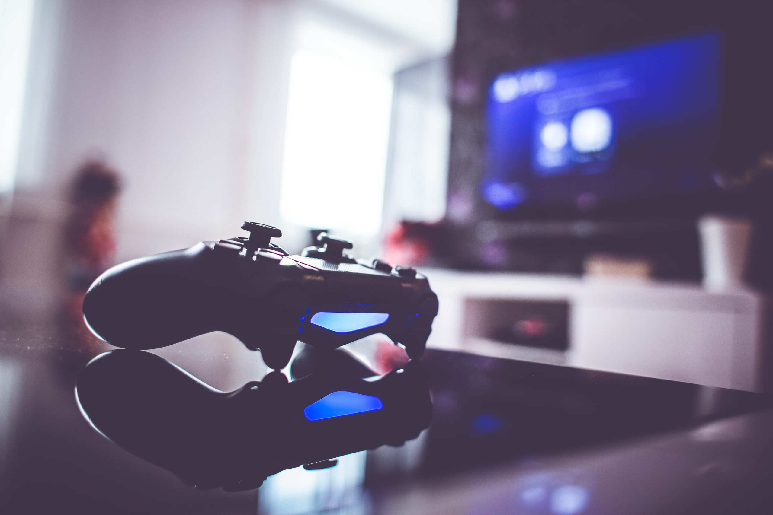 Play-to-Earn Games vs Traditional Games: What’s the Difference? 