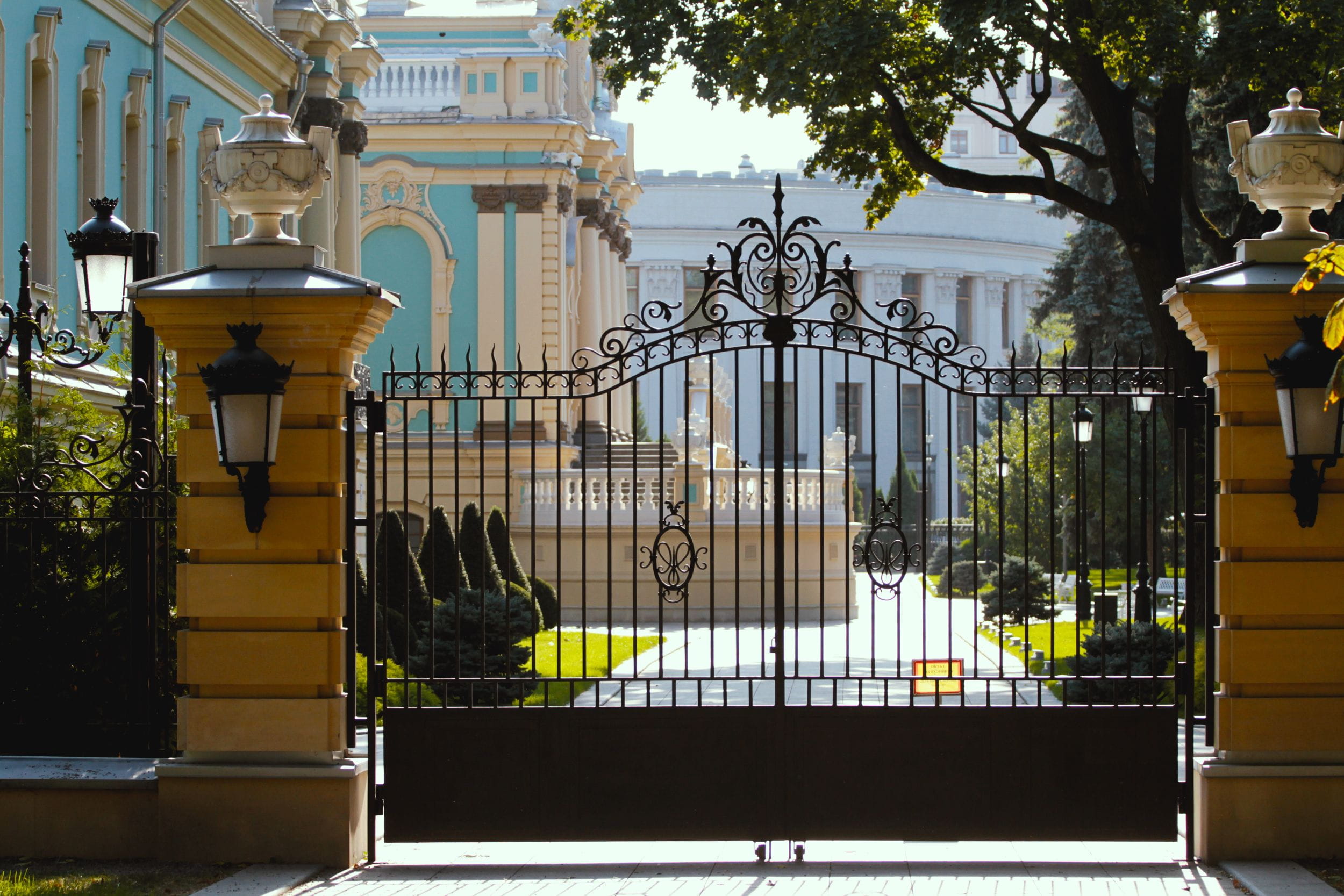 Choosing the Right Remote Control for Your Gate: Convenience, Security, and Practicality